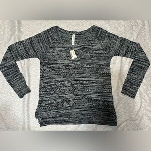 Aeropostale Black and Gray Knit Sweatshirt